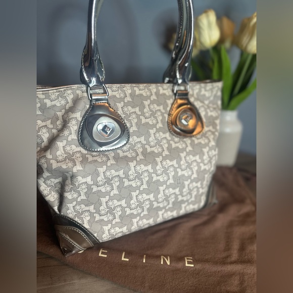 Celine Horse Carriage PVC Handbag - Picture 5 of 14